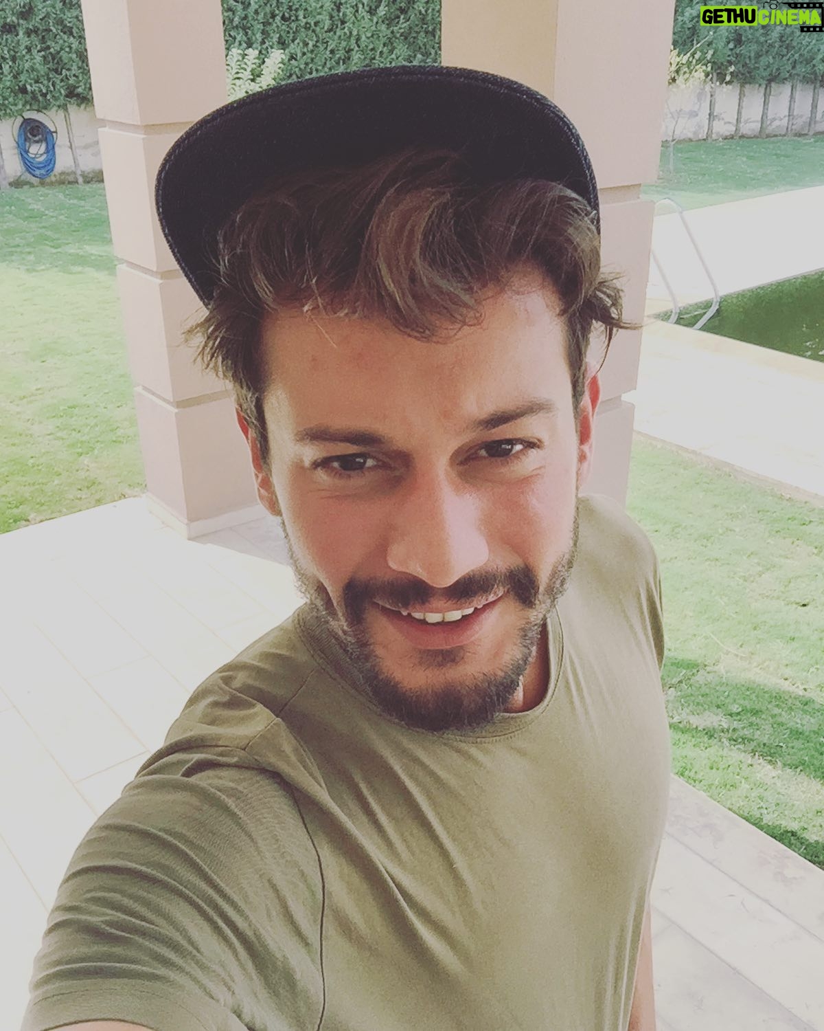 Burak Serdar Şanal - 143.2K Likes - Sıradaki şarkı uyanamayanlara gelsin o zaman... 😅 Günaydınnn