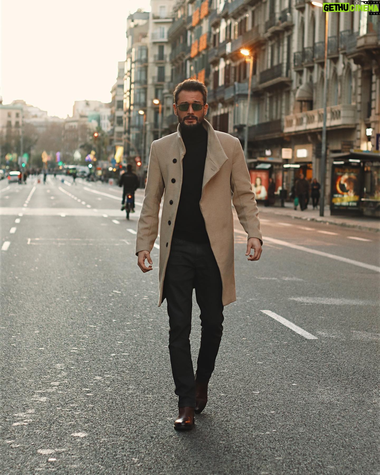 Burak Serdar Şanal - 213.2K Likes - A través de los ojos de mi amor... 🖤