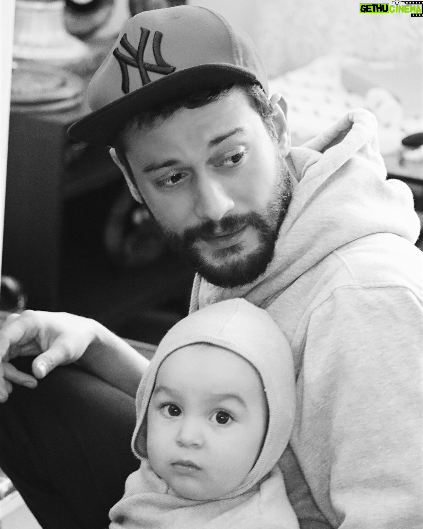 Burak Serdar Şanal - 165.4K Likes - Oğlunuz elimde... Polise haber verirseniz ısırık manyağı yaparım !!! 😜@turkerclk @caglaizgi