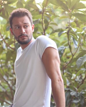 Burak Serdar Şanal Instagram - Serious White ✨