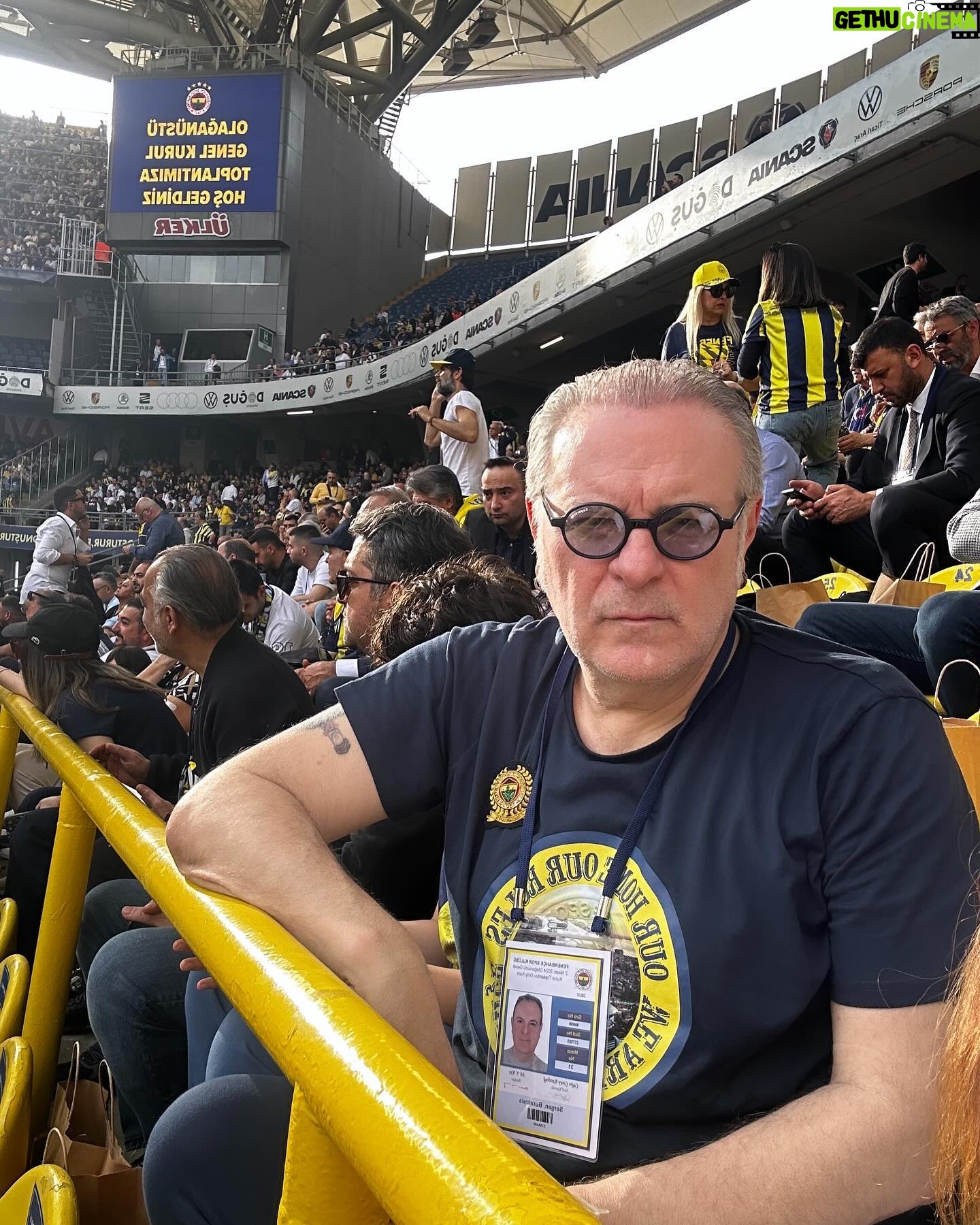 Burak Sergen - 8.9K Likes - Destek Zamanı 💛💙