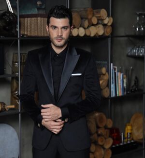 Burak Sevinç Instagram - Çok az kaldı 🙏 Buluşuyoruz! 😉