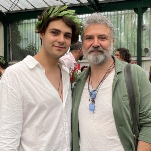 Burak Tamdoğan Instagram - Bugün liseden mezun oldu iki oyun arkadaşımdan, kalbimin iki efendisinden biri. Sadece oğlum olduğun için değil, seni tanıdığım için de çok mutluyum Yaga’m.
@alekyagan