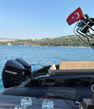 Burak Temiz Instagram - Teknik aksaklıklarla yeniden atılan post check 😂
"Bodrum Vibes" 🏝️