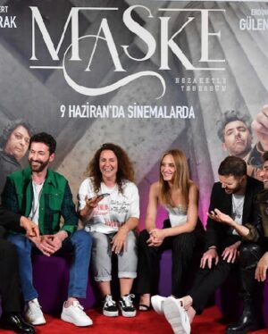 Burç Kümbetlioğlu Instagram - Sinema salonlarını özlemedik mi?
MASKE Filmimiz bugün itibariyle sinemalarda…