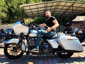 Burç Kümbetlioğlu Instagram - HARLEY DAVIDSON üçlemesi
Var Bir Hayalimiz...
#harleydavidson #motorcycle  #freedommachine