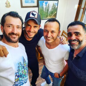 Burç Kümbetlioğlu Instagram - Yollar Ayırsa Bile
Yıllar Ayırsa Bile 
Biz Ayrılamayız...