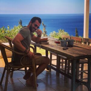 Burç Kümbetlioğlu Instagram - Ne Mutlu Bana ki Böyle Güzel Bir Ailem, 
Arkadaşlarım,Dostlarım Var.
İyi ki Doğmuşum Ya...