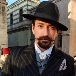 Burç Kümbetlioğlu Instagram - Akşam Görüşmek Üzere
#payitahtabdülhamid
#goldsmith