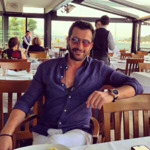 Burç Kümbetlioğlu Instagram - Bir Şehir Gibi Ol.
Mesela İstanbul Gibi.
De ki Boğazım Kuruyuncaya Kadar Seveceğim Seni...
#şiirsokakta