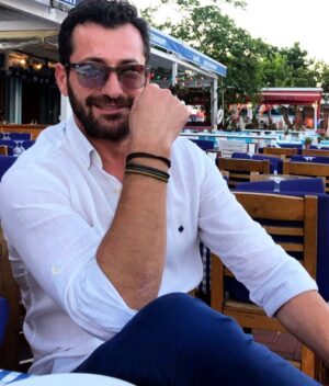 Burç Kümbetlioğlu Instagram - Siz de Sever misiniz Maviyi Benim Kadar...!?
