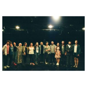 Burcu Oktav Instagram - Tez gösterimleri sonrası.Buradaki sekiz arkadaşım ve güzel hocalarımızla sahnemizde son fotoğrafımız. 
Not: Mezun olduk temalı son fotoğraftı valla #dtcftiyatro