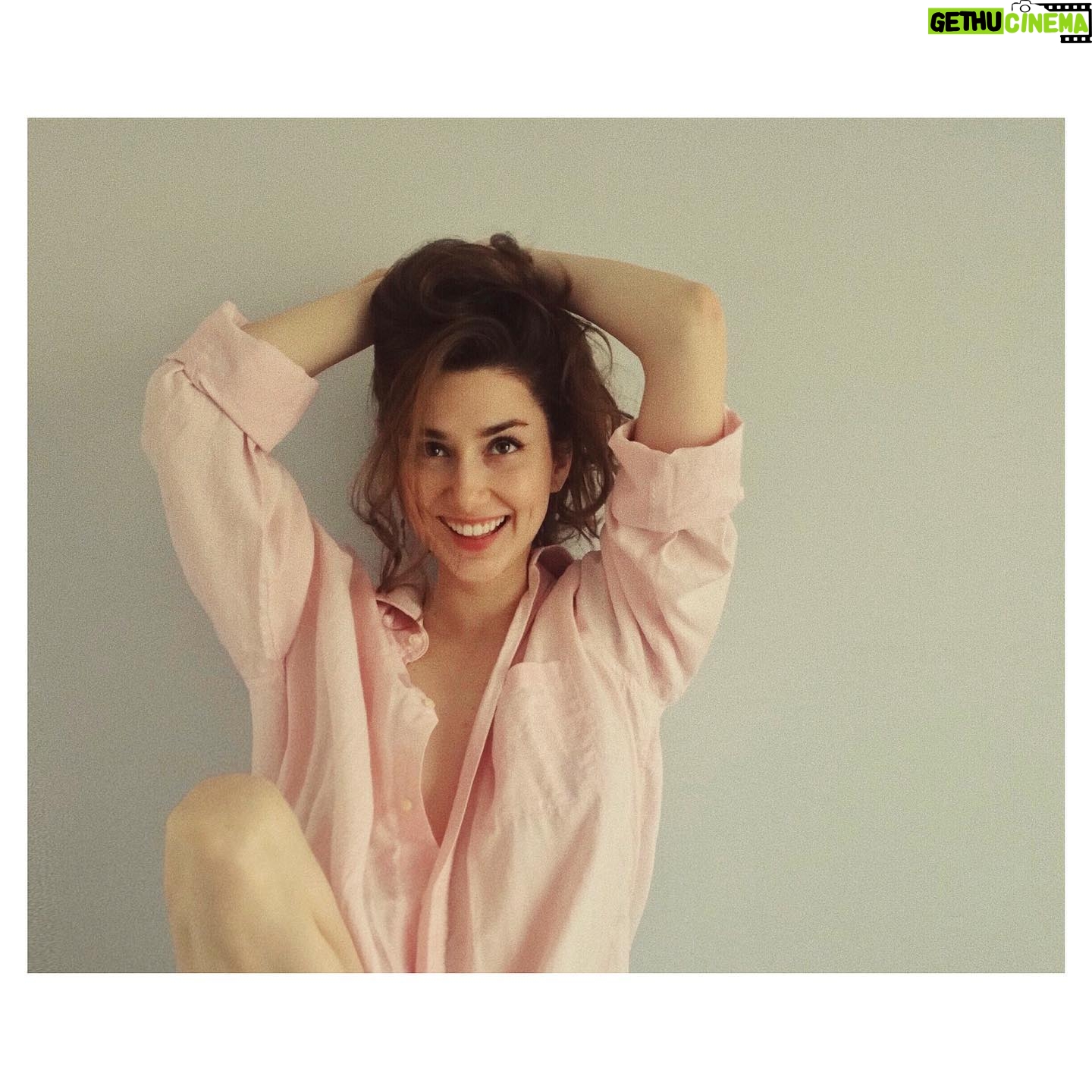 Burcu Oktav - 3 Likes - r e a k s i y o n