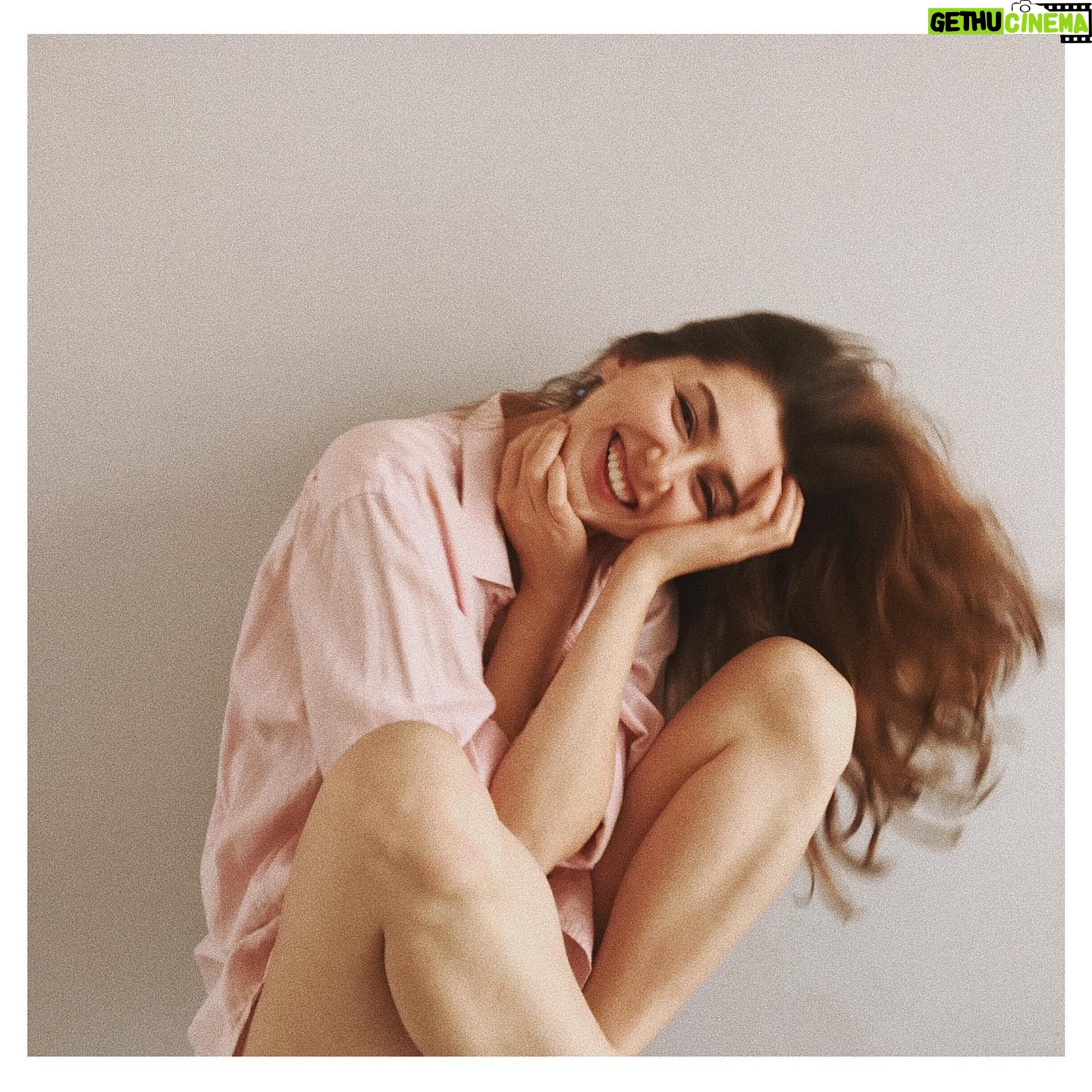 Burcu Oktav - 3 Likes - r e a k s i y o n