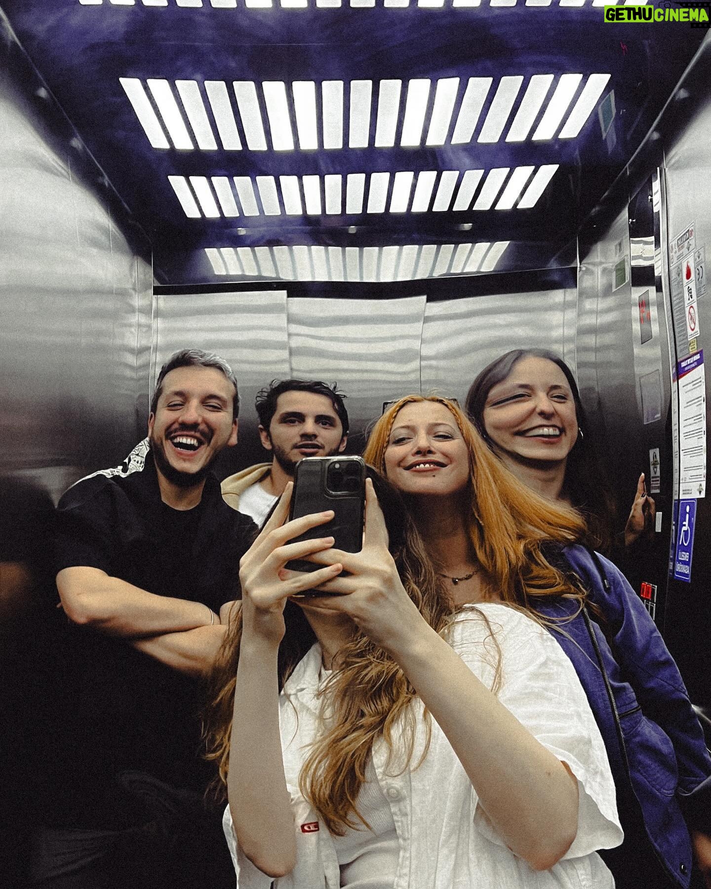 Burcu Oktav - 3 Likes - Galerimi temizliyorum ve bazı anılar ve canım istedi koydum