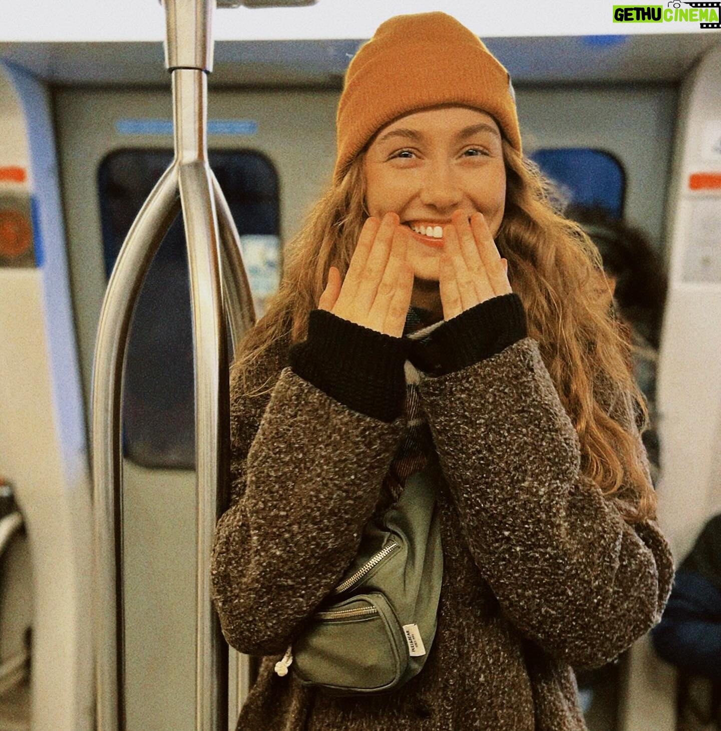Burcu Oktav - 3 Likes - Lütfen inenlere öncelik tanıyınız.