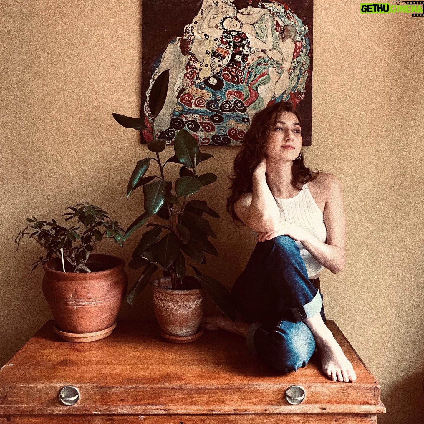 Burcu Oktav - 3 Likes - 🌱
📸 @deryayirtici