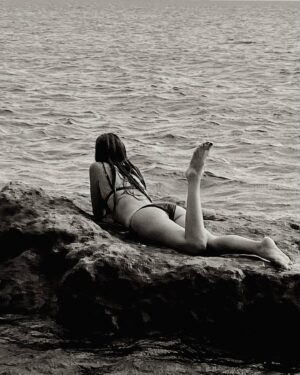 Büşra Çam Instagram - Denizkızlığı üzerine kariyer yapmak istiyorum 🧜🏼‍♀️ cv’im ektedir.