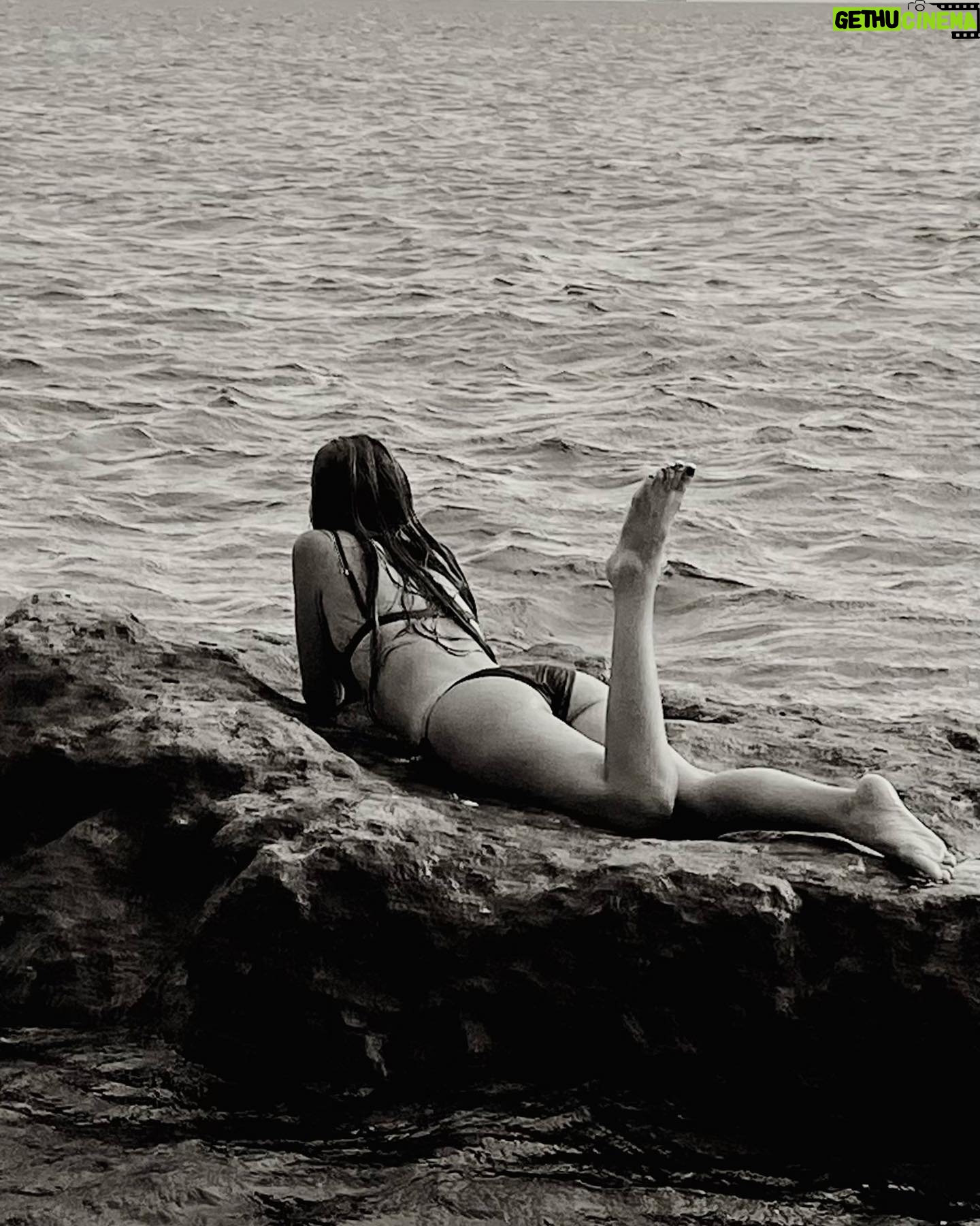 Büşra Çam - 3 Likes - Denizkızlığı üzerine kariyer yapmak istiyorum 🧜🏼♀️ cv’im ektedir.