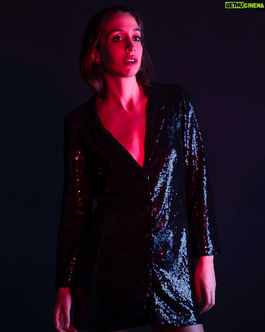 Büşra Çam - 635 Likes - 2nd and the last of the glitter series 📸: @noeticc 🔮 #2018