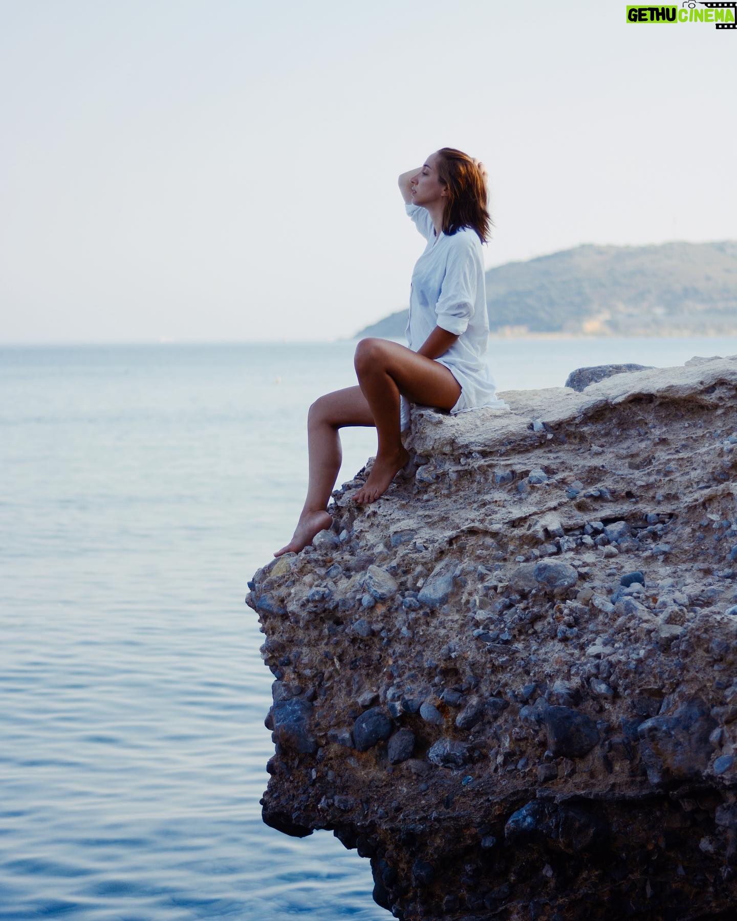 Büşra Çam - 1.1K Likes - Beni böyle bırakın,tatilcilikte kariyer yapmak istiyorum🧜🏼♀️⛰⛵️🌊