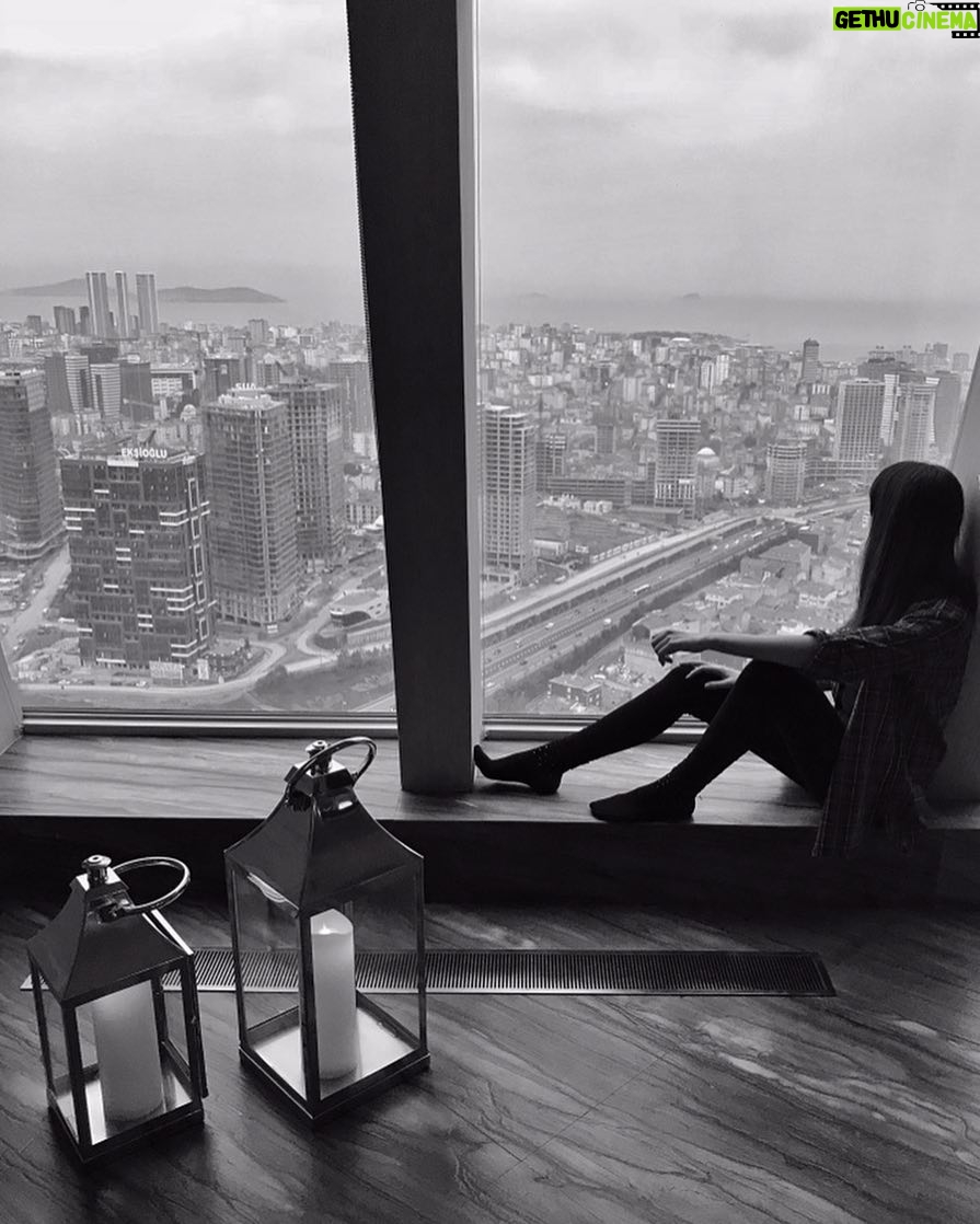 Büşra Çam - 604 Likes - Kocaman dertleriyle küçücük insanlar görüyordum.🏙 #bigcitylife