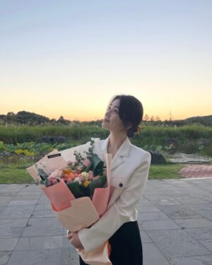 Byeon Seo-yun Instagram - 💛
Thank you for making, watching, luving #Hierarchy 
on #Netflix by #Studiodragon 
. 
감사합니다!