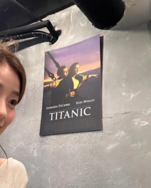 Byeon Seo-yun Instagram - 식당에서 애정하는 영화들을 마주할 확률은.?🤓🥹🥲