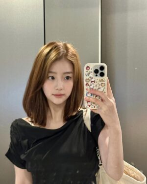 Byeon Seo-yun Instagram - 🩵✈️🗺️🌬️☁️