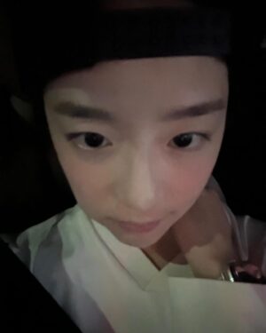 Byeon Seo-yun Instagram - . 
#HIERARCHY 
❤️🖤
@netflixkr