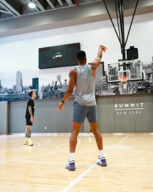 CJ McCollum Instagram - Target practice with a legend. Been about 7 years since we got a workout in together 7. Appreciate the work brotha and glad to see you still training like it’s pre draft 🤝. The left hand Hesi pull up trey is a shot I stole a long time ago. Been about a decade. A lot has changed since we first met @cbrickley603 . Glad to see everything going well for you. The work is undefeated 🤝 
📷/ @nextsubject