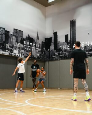 CJ McCollum Instagram - Target practice with a legend. Been about 7 years since we got a workout in together 7. Appreciate the work brotha and glad to see you still training like it’s pre draft 🤝. The left hand Hesi pull up trey is a shot I stole a long time ago. Been about a decade. A lot has changed since we first met @cbrickley603 . Glad to see everything going well for you. The work is undefeated 🤝 
📷/ @nextsubject