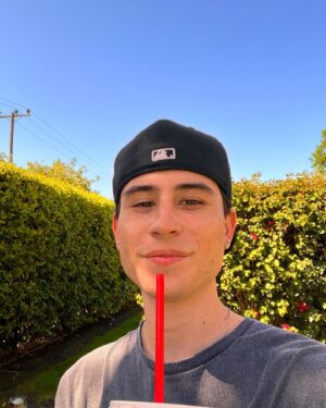 Caden Conrique Instagram - Smiling cause Chick-fil-A is the best 😍😂
-
Comment your fav fast food 🙌🏻❤️