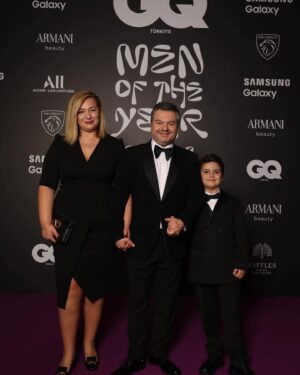Çağlar Çorumlu Instagram - Beni bu ödüle layık gören herkese, menajerim @rendaguner e, seyircimize ve @gqturkiye ailesine tekrar çok teşekkür ederim.
#gqmoty gecesi @gqturkiye 
Takım : @faruksaracofficial @orhunfaruksarac 
Styling : @onurgurbuz