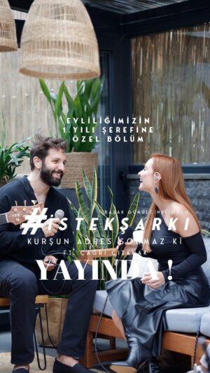Çağrı Çıtanak Instagram - #İstekŞarkı Özel Bölüm , Evliliğimizin 1. Yılı Şerefine… 

Çağrı’m, 
Benimle bu videoda olmayı, bu haftaki #İstekŞarkı mızı birlikte seçip, birlikte söylemeyi canı gönülden istediğin, bu alanda hiçbir pratiğin olmamasına rağmen medeni cesaretinle hızlıca bu işe odaklanıp , özgüvenin ve sevginle kalbimi titreterek bu şarkıyı benimle gözgöze söylediğin için, yaptığım her işte, kalbimin attığı her yeni şeyde benim ateşimi ilk önce sen fitillediğin ve her zaman nereye baksam orada olduğun için , zoru hep kolay gösterdiğin için iyi ki sen benim BİRim, EŞimsin. @ctnkcgri 

Nice yıllarımız olsun, yanıbaşımdan eksik olma, var ol… 

Bu hafta yayınladığımız #istekşarkı mız, benim için ayrıca çok özel. Yurdaer Doğulu Müzik Okulu’na  @kenandogulu yu görme hevesiyle kaydolmuş, bu uğurda hayran hayran okula gelmesini beklerken, annesi Serpil hanımın kucağında, çocukluğumun en güzel yıllarında sevgiyle büyüyüp, yaklaşık 6 yıl gitar çalmış ve şan eğitimi almıştım. Benim tüm sahne sevgim, özgüvenim ve müzik algım bence bu yıllardan gelir. Bugün burada şarkı söyleyebiliyorsam bence 90’lı yıllardaki küçük Başak’ın bir sanatçıya ve sanatına duyduğu müthiş sevgisindendir. Bu gün Kenan Doğulu’nun bu şarkısını, eşimle söylemek ise tahmin edemeyeceğiniz kadar kıymetli… 

Umuyorum seversiniz ve sevgi ile yolunuza eşlik ederiz. 🎵❤️🎤 

#İstekŞarkı : Kurşun Adres Sormaz Ki - Kenan Doğulu (1994)
Söz : Kenan Doğulu
Müzik : Kenan Doğulu
Albüm : Sımsıkı Sıkı Sıkı 
Performans : Başak Gümülcinelioğlu, Çağrı Çıtanak
Gitar : Hasan Aran
Bas : Buğra Ortakçı
Davul / Perküsyon : Batuhan Koç
Kayıt : Que Productions
Mix : Que Productions, Batuhan Koç
Video Görsel : Burcu Erdilmen, Mehmet Erdilmen
Kurgu : Burcu Erdilmen
Görsel ve Logo Tasarımı : Gülşah Mutlu , Burcu Erdilmen
Makyaj : Dilan Şen 
Prodüksiyon Asistanı : Meryem Baburoğlu 
Köpek : Ajan ve Martı :)