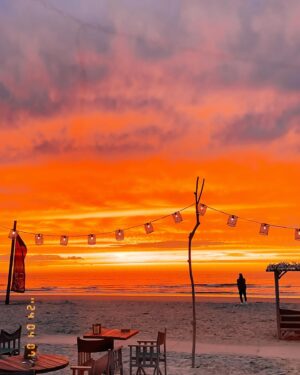 Çağrı Çıtanak Instagram - Only advice we know : Be with that someone who makes you love yourself a bit more. Marry your best friend, laugh more, dance more, eat well, watch sunsets, hold hands, travel travel travel, etc. ❤️🪬
Tulum in Netherlands , another good surprise. 
April 24