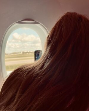 Çağrı Çıtanak Instagram - Fotoğraflar Başak ın kendiyle olduğu anlarda, haberi olmadan çekildi. O 3-5 saniyelik boşluklarda ancak bunları çekebildim. Görüntü kalitesine, açısına filan takılmayın artık. 

Çalışmayı, emeği, tadını çıkarmayı, tarihi not düşmeyi, tarihe not düşmeyi ve tarihe geçmeyi, eğlenmeyi, yaşamayı, düşünmeyi seninle birlikte öğreniyorum ve senden ilham alıyorum. Müjdeleyeceğin her haberi, kurduğun her hayali heyecanla bekliyorum. 

Mükemmel ötesi 5 günü geride bıraktık. Kendimize ve birbirimize çok şey öğrettik. Spontane yaşamakla ilgili benim de birkaç fikrim var. Beklemede ve takipte kalın ❤️😎