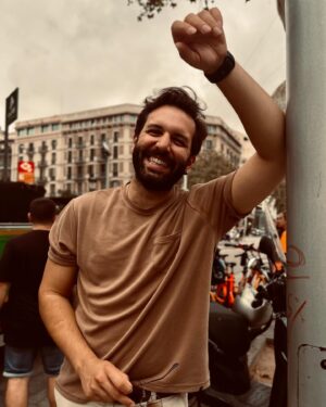 Çağrı Çıtanak Instagram - Gezmeyi, hayal kurmayı ve gülmeyi unutmayın! ✌🏿