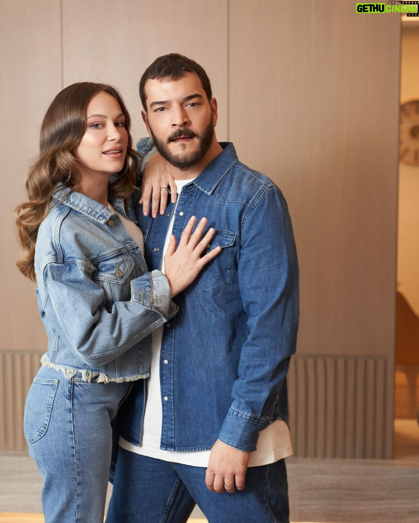 Çağrı Şensoy - 48.8K Likes - @moodboardmagcom
@busearsslan & @cagrisensoy
Fotoğraf : Nadir Özkan @nadirozkan
Styling : Akın Özışık @hellooakin / Ata Güre @atagurestyling
Makyaj - Saç : Esra Aydın @makeupbyesraydin
Röportaj : Akın Özışık @hellooakin
Pr : Çağla Gül Saraç @caglagulsarac
Pr Asistanı : Zehra Betül Türker @betullturkerr
Mekan : Sheraton İstanbul City Center @sheratonistanbulcitycenter
Özel Teşekkür Cansu Yalçınkaya @cansuyalcinkaya