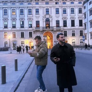 Çağrı Şensoy Instagram - Tour de Vienna with @siyahbeyazverenkli