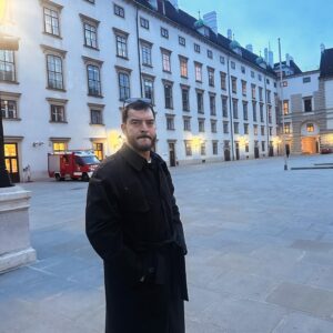 Çağrı Şensoy Instagram - Tour de Vienna with @siyahbeyazverenkli