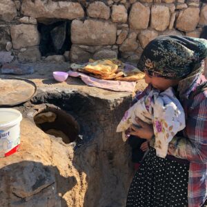 Cahit Gök Instagram - rutin .. köyün yarısından fazlası göç etmiş, kalanlar toprakla havayla suyla hayatlarına devam ediyorlar.