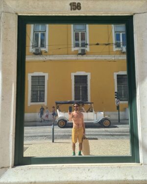 Caio Blat Instagram - Hoje começo um trabalho novo, aqui em Lisboa, um sonho antigo.... amo essa cidade, essa primavera, os atores e autores daqui. Trocar com eles vai ser um privilégio enorme. Assim que puder, conto a novidade...