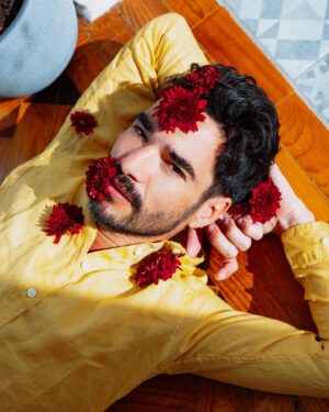 Caio Blat Instagram - Flores e as luzes de Lisboa 

com: @caio_blat 
📷: @isaclouds
