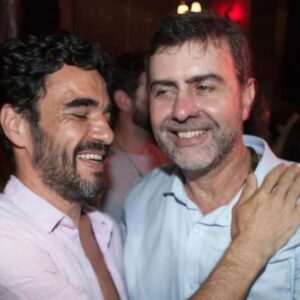 Caio Blat Instagram - Que alegria poder celebrar esse cara que eu admiro há tanto tempo. Feliz aniversário @marcelofreixo !