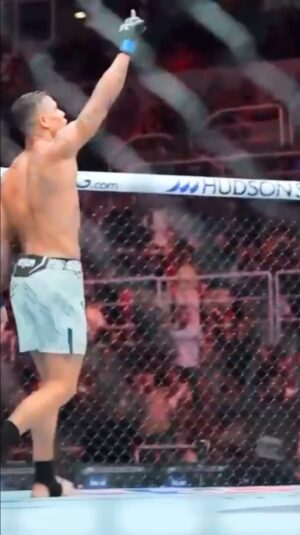 Caio Borralho Instagram - I posted this on my YT channel 28 April. One week before the fight! You can call me Mystic Borralho, cause I predict these things! 
______________________________

Eu postei esse vídeo no meu canal do YT dia 28 de abril. Uma semana antes da luta.