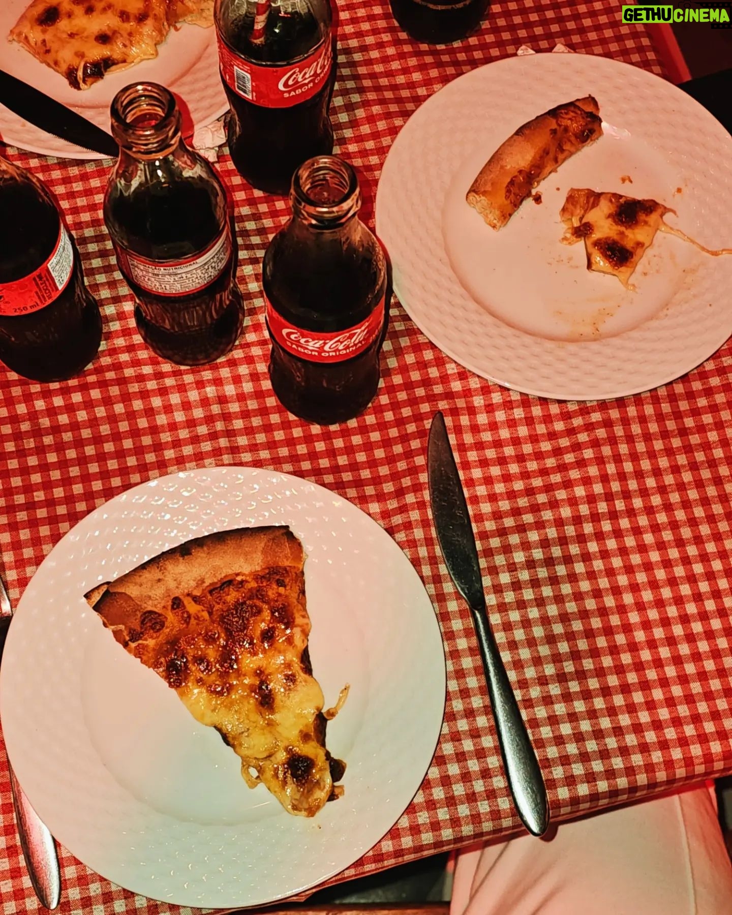 Caíque Nogueira - 1.2K Likes - começando em pizza, passando pelas minhas ex crianças favoritas e chegando na skin caíque diretor criativo