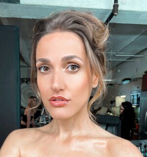 Cait Alexander Instagram - The future is blooming so bright baby, ain’t that the truth. #bts Campaign shoot for @sennacosmetics @eugenia.weston with looks by @satya_linak @arend.jackson @muagrapher @thedrivenagency @peggilepage_models #sennanista #senna #campaign #la #beauty #shoot #dew #skin #glow #fresh #healthy