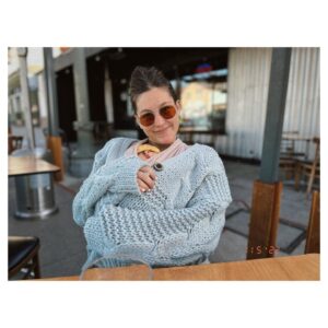 Caitlin McGee Instagram - I dropped no less than 7 bites on her head but still first brunch out was a great success! 🥯☕️🍳