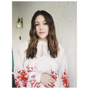 Caitlin McGee Instagram - This hasn’t been an easy pregnancy, I feel very grateful to be in a place now where I can dress up and leave the house. And after this week, I just feel grateful. Can’t stop holding my belly and telling this little bunny how loved she is 🐰
.
.
.
Thank you for making me feel like a queen 💫@nataliehoseltonstyle @kendalfedail @mashyourhair